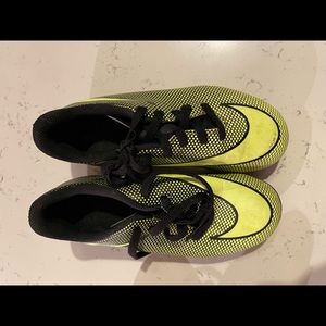 Nike boys soccer cleats size 12